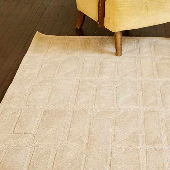 Luxury handmade tufted gun stitch carpet (Cream Top) 
