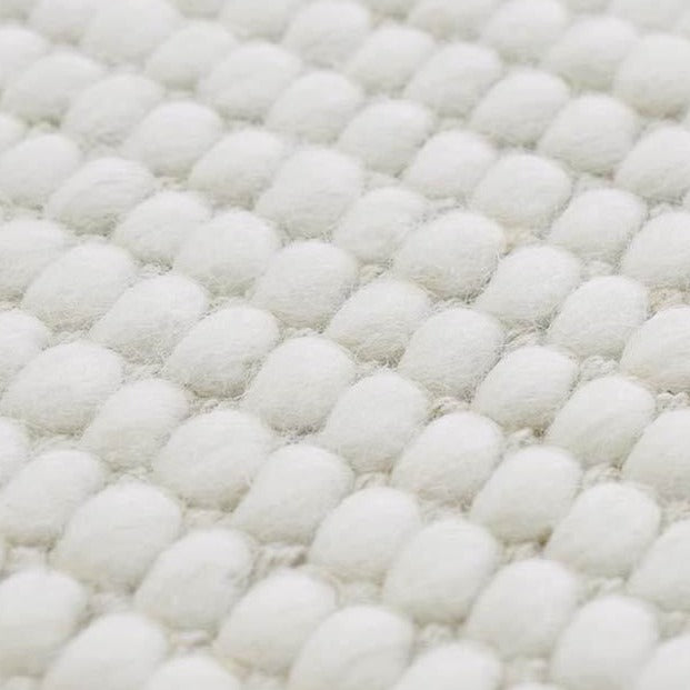 Hand-woven carpets made from only natural materials! A high-quality product that you can use for a long time (Particles) 