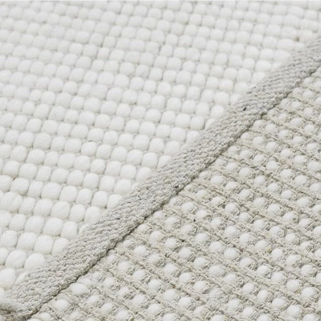 Hand-woven carpets made from only natural materials! A high-quality product that you can use for a long time (Particles) 