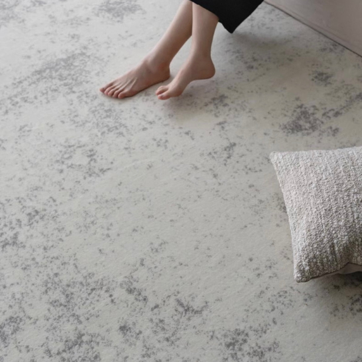 Great value for money! High-quality polypropylene Wilton woven carpet (Walden) that you can use for a long time. 