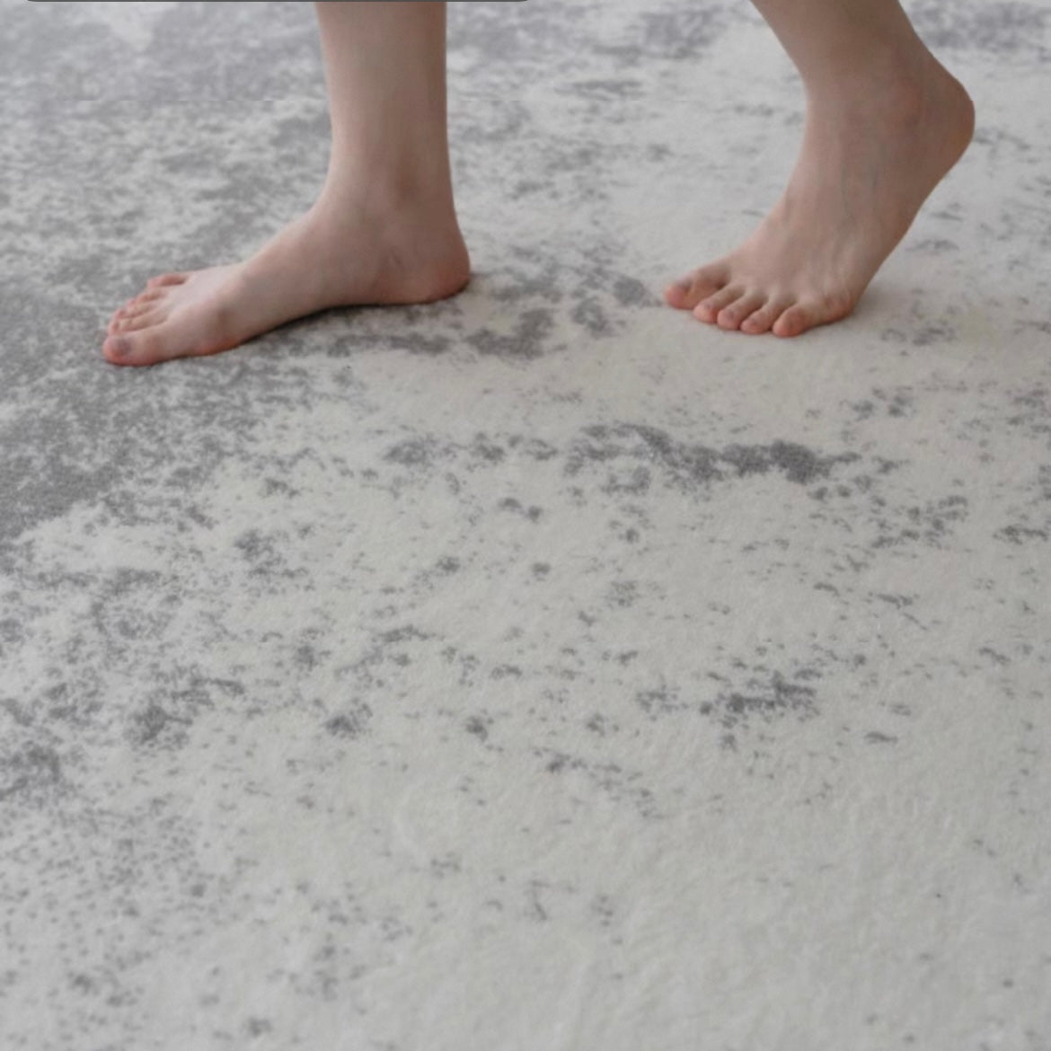 Great value for money! High-quality polypropylene Wilton woven carpet (Walden) that you can use for a long time. 