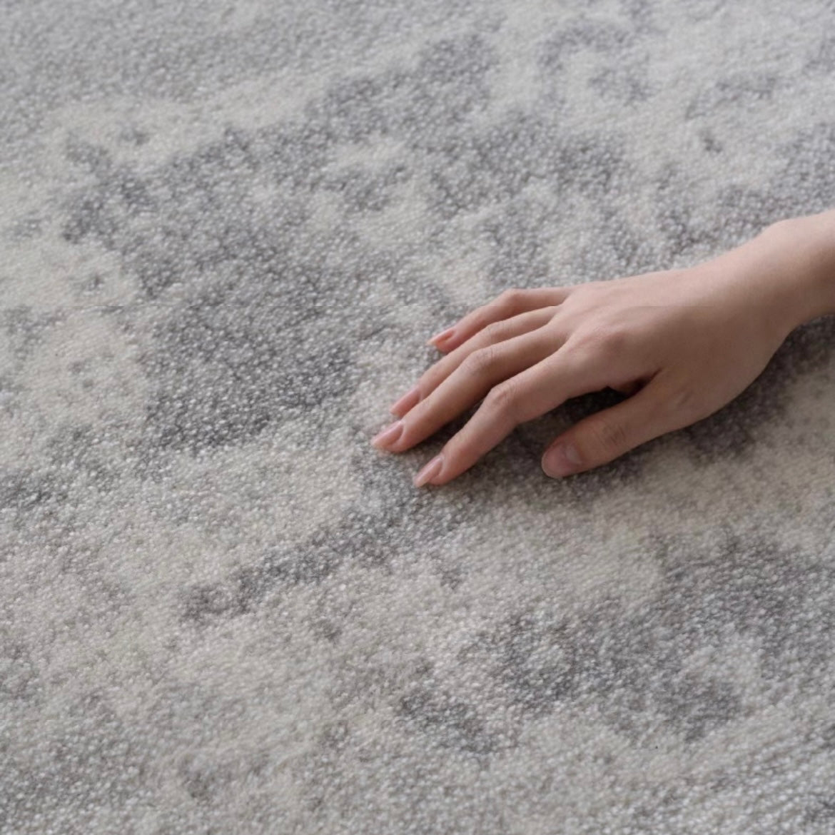Great value for money! High-quality polypropylene Wilton woven carpet (Walden) that you can use for a long time. 