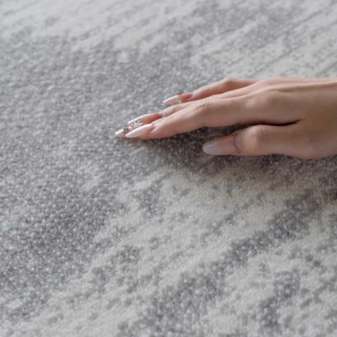 Great value for money! High-quality polypropylene Wilton woven carpet (Walden) that you can use for a long time. 