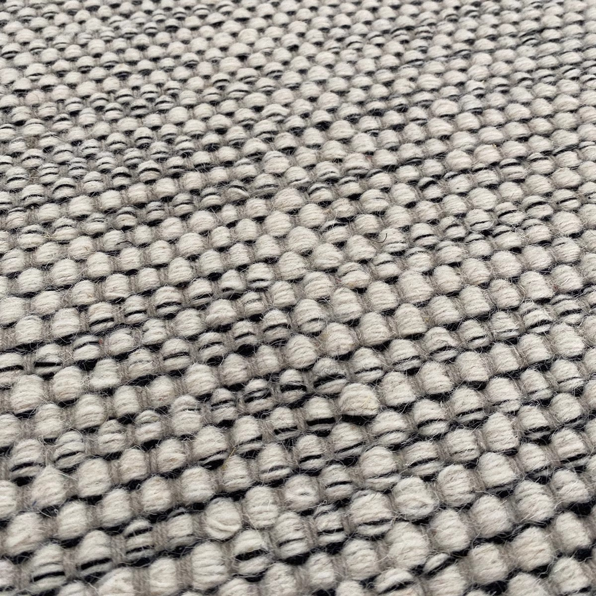 A hand-woven carpet made from only natural materials! A high-quality item that you can use for a long time (Rock)