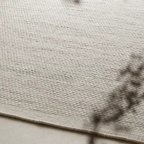 A hand-woven carpet made from only natural materials! A high-quality item that you can use for a long time (Rock)
