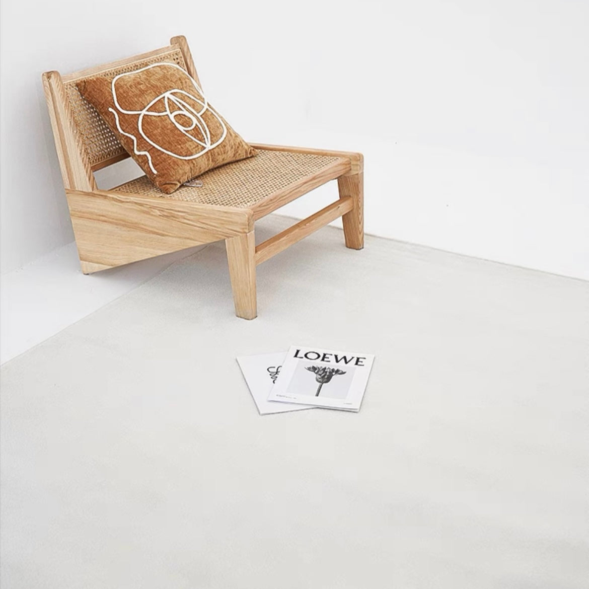 Perfect for a monochrome room. Stylish grey Wilton rug (Annie) 