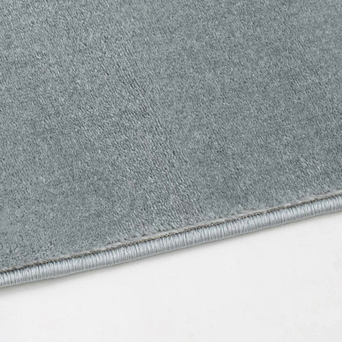 Perfect for a monochrome room. Stylish grey Wilton rug (Annie) 