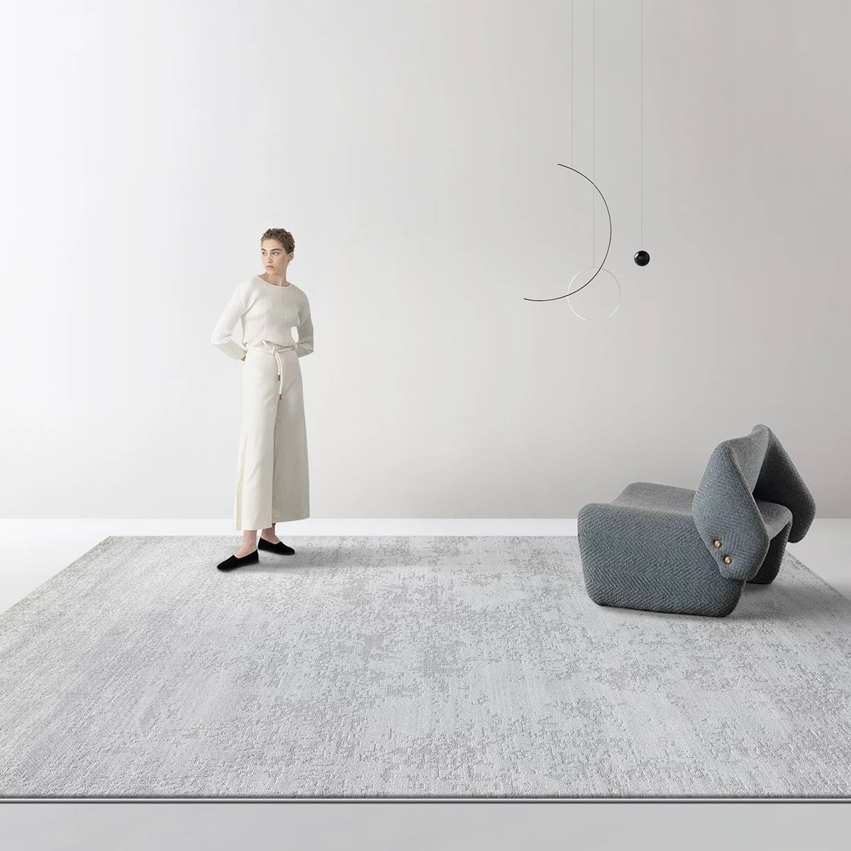 Perfect for a monochrome room. Stylish grey Wilton woven rug (Keladi)