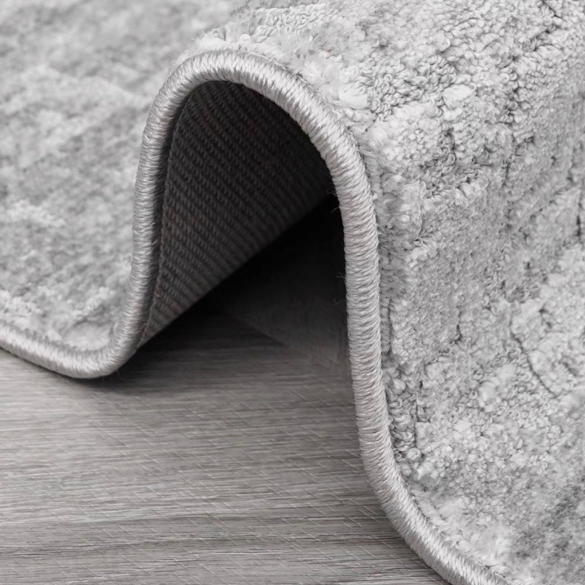 Perfect for a monochrome room. Stylish grey Wilton woven rug (Keladi)