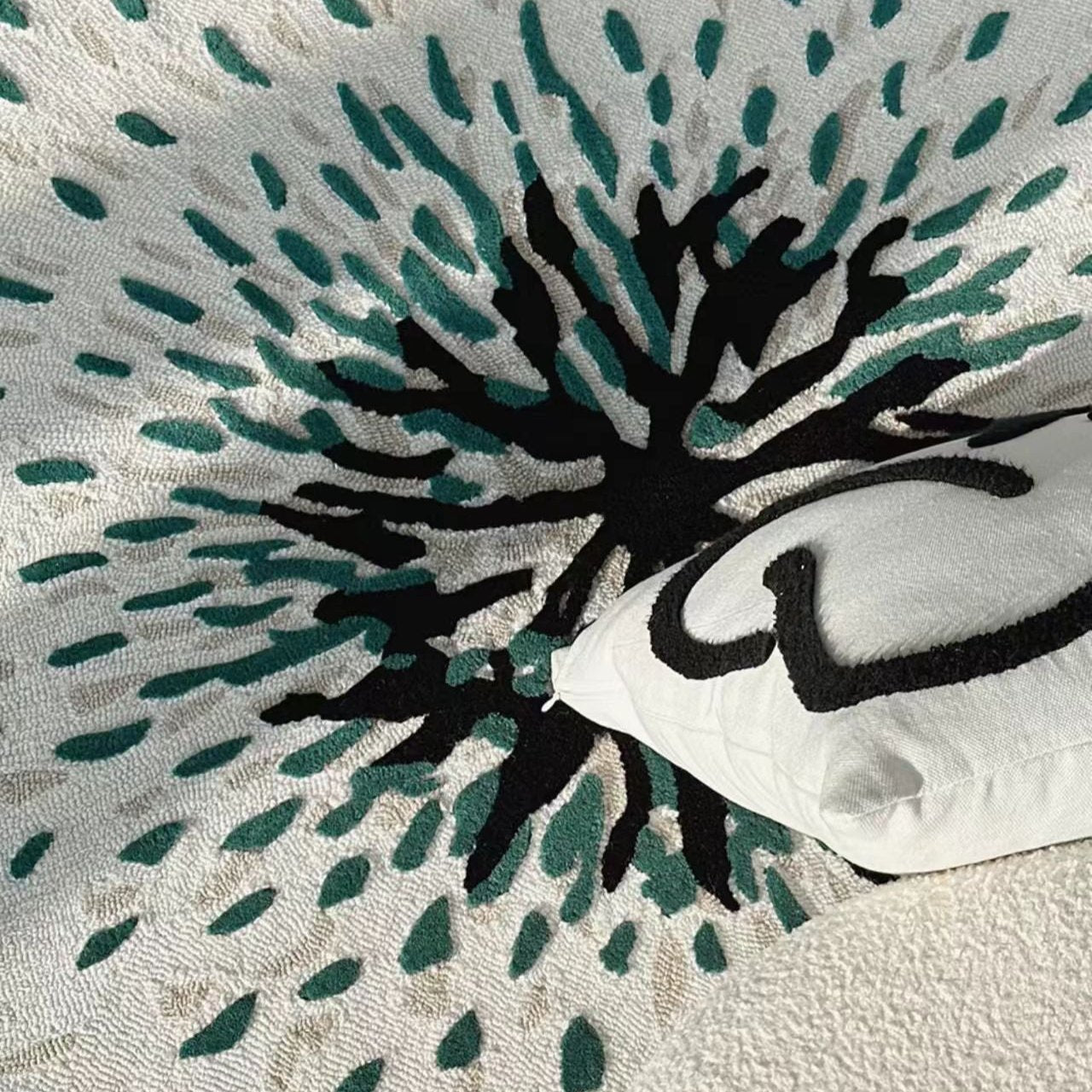 High-quality handmade tufted gun-stitched carpet (Under the tree)