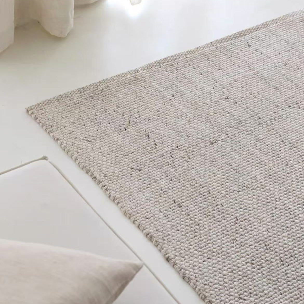Hand-woven carpet made using only natural materials! A high-quality item that you can use for a long time (cross)