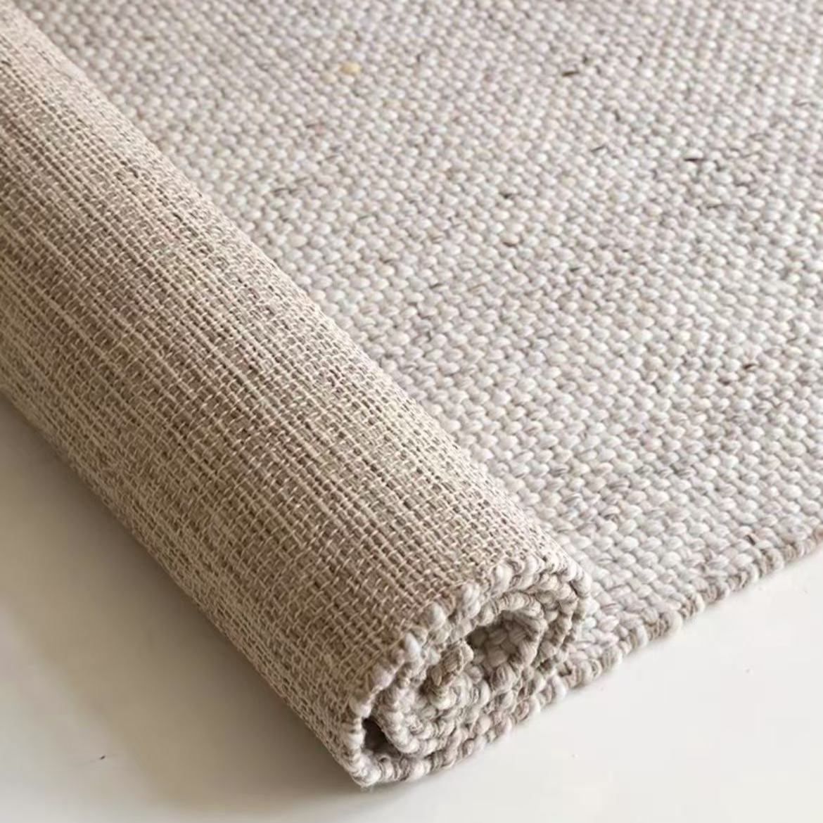 Hand-woven carpet made using only natural materials! A high-quality item that you can use for a long time (cross)