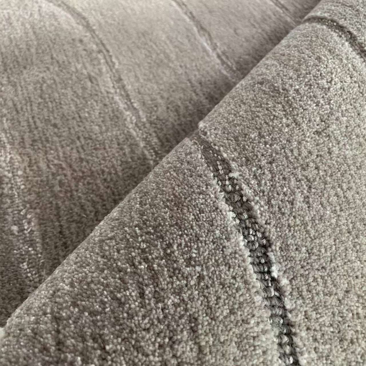 High-quality handmade tufted gun-stitched carpet (regulation)