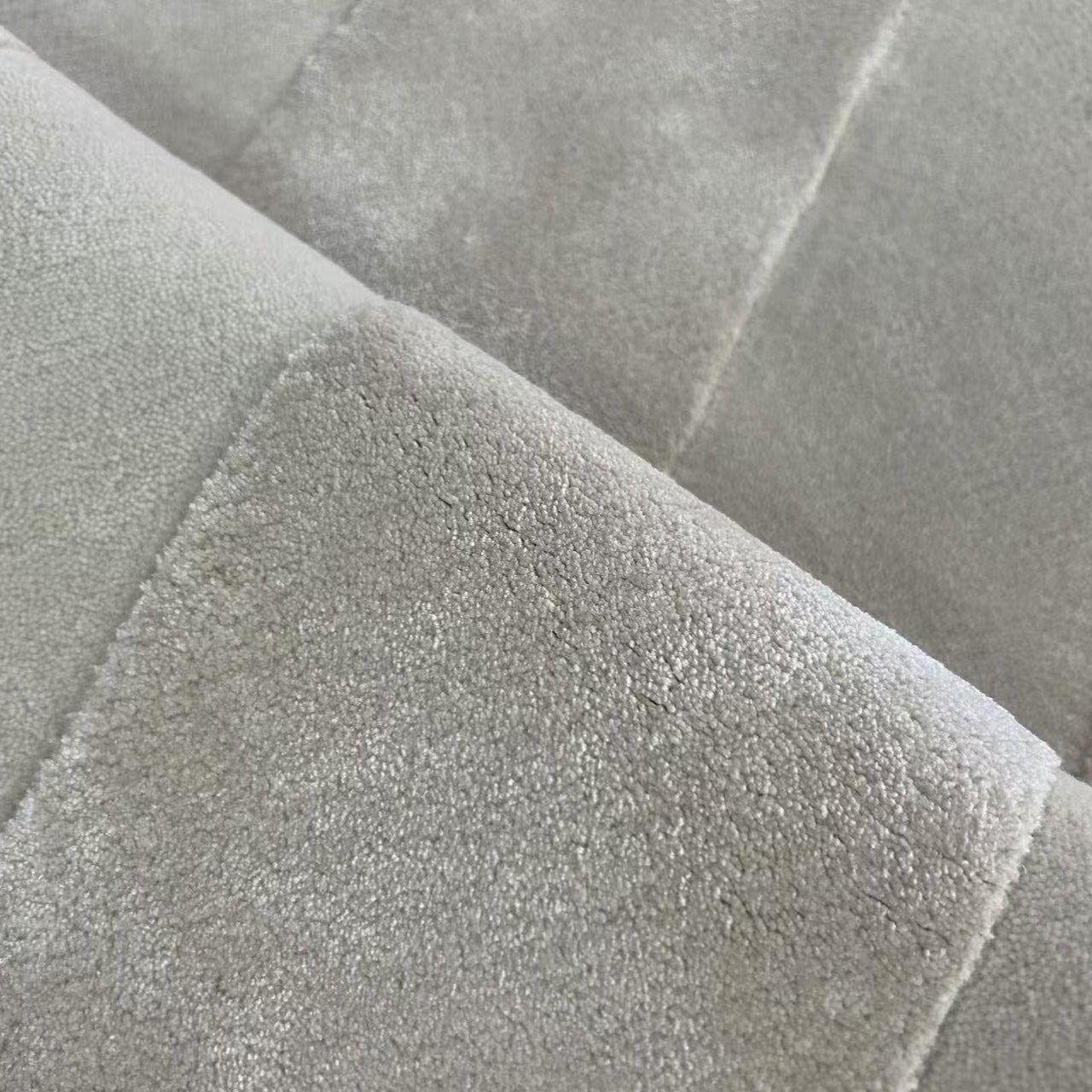 High-quality handmade tufted gun-stitched carpet (pearl)